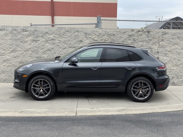 2025 Porsche Macan S photo 2