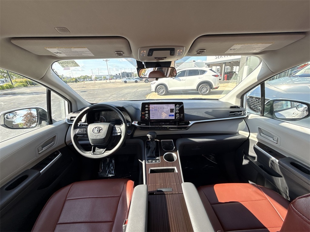 2022 Toyota Sienna LE photo 21