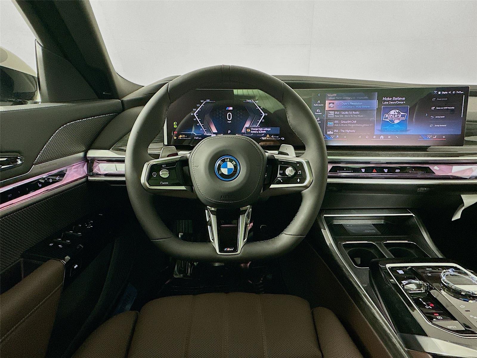 2026 Bmw 750e photo 11
