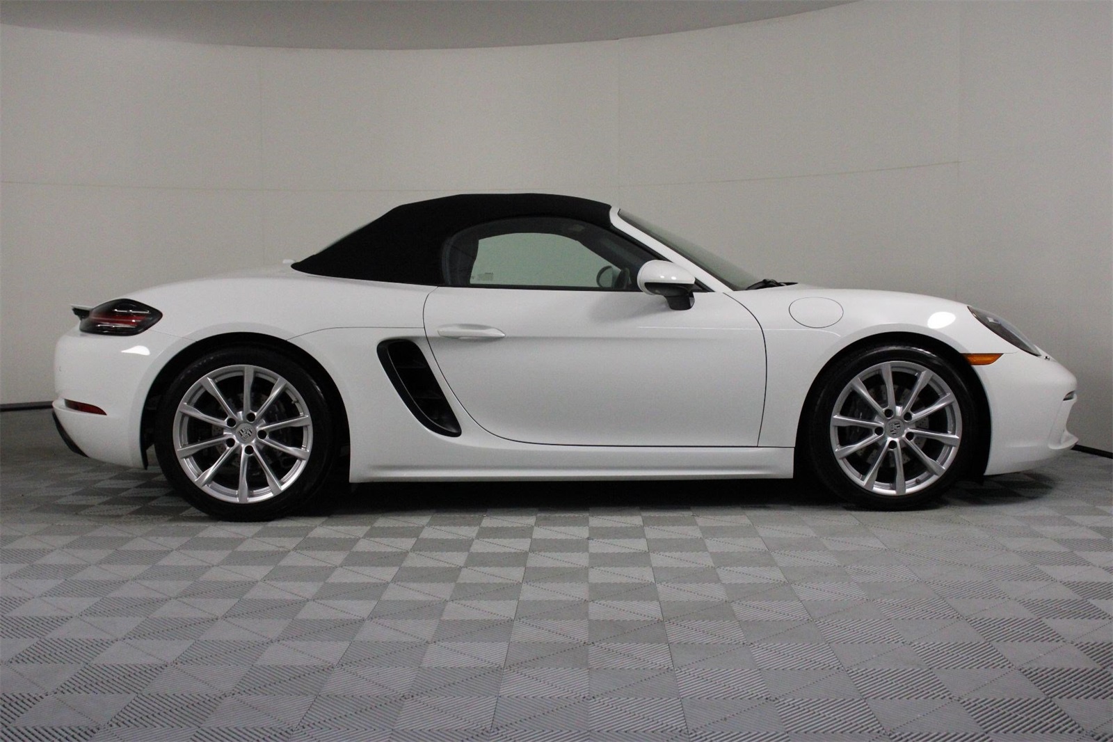 2025 Porsche Boxster photo 8