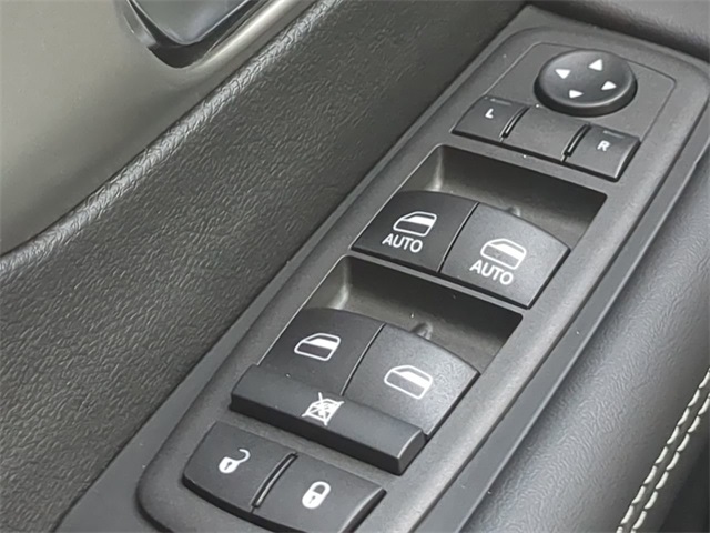 2025 Chrysler Voyager LX photo 25