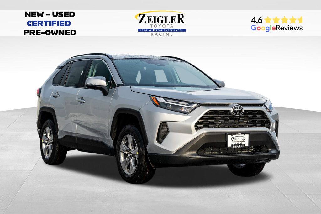 2025 Toyota RAV4 XLE's photo