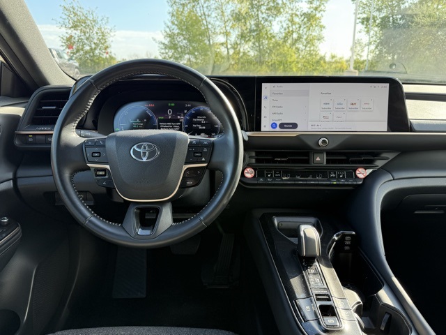 2024 Toyota Crown XLE photo 6