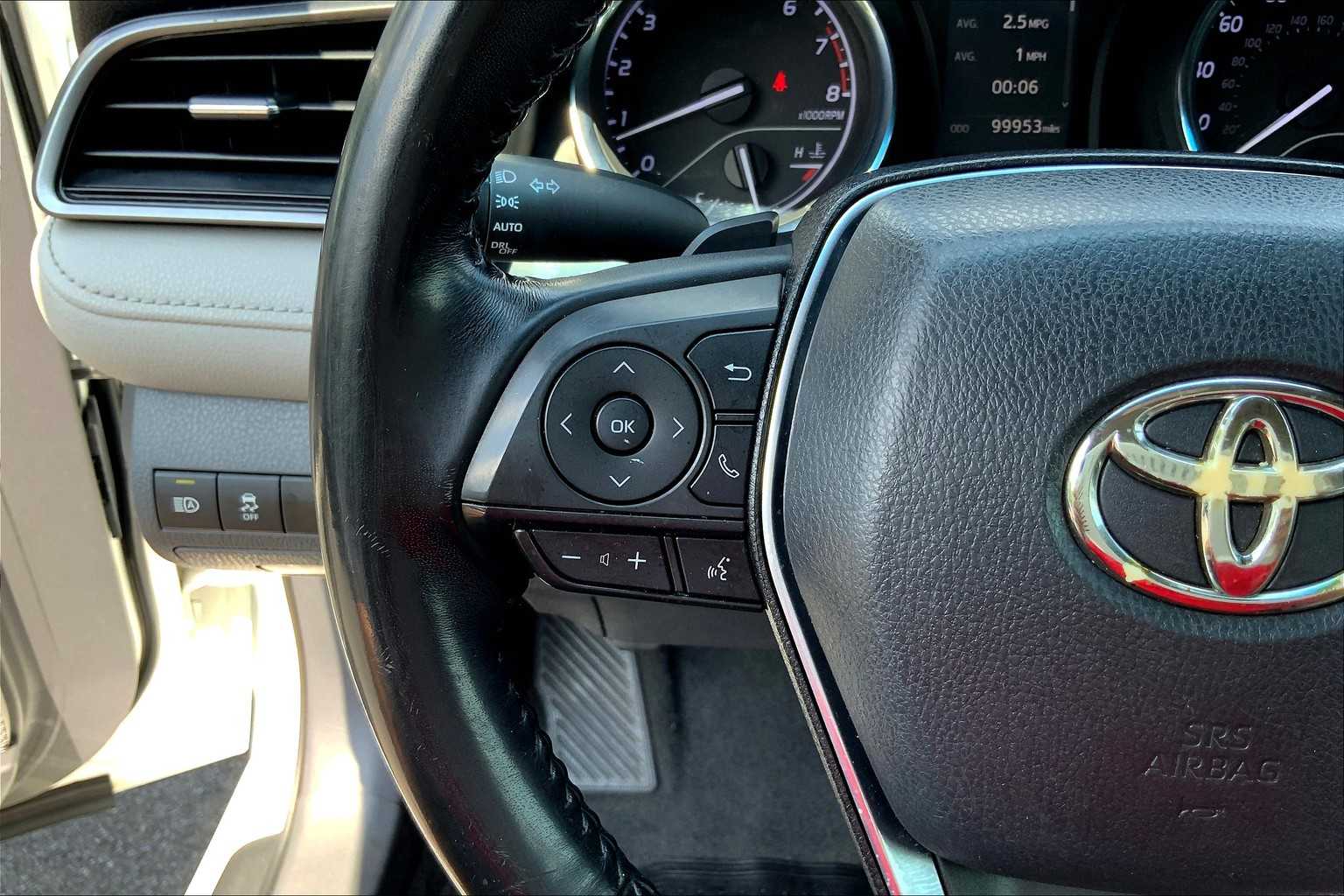 2019 Toyota Camry SE photo 20