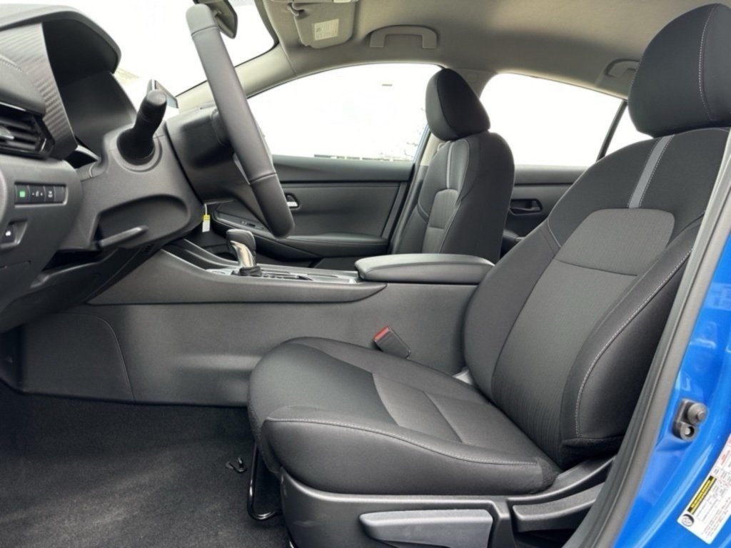 2025 Nissan Sentra SV photo 17