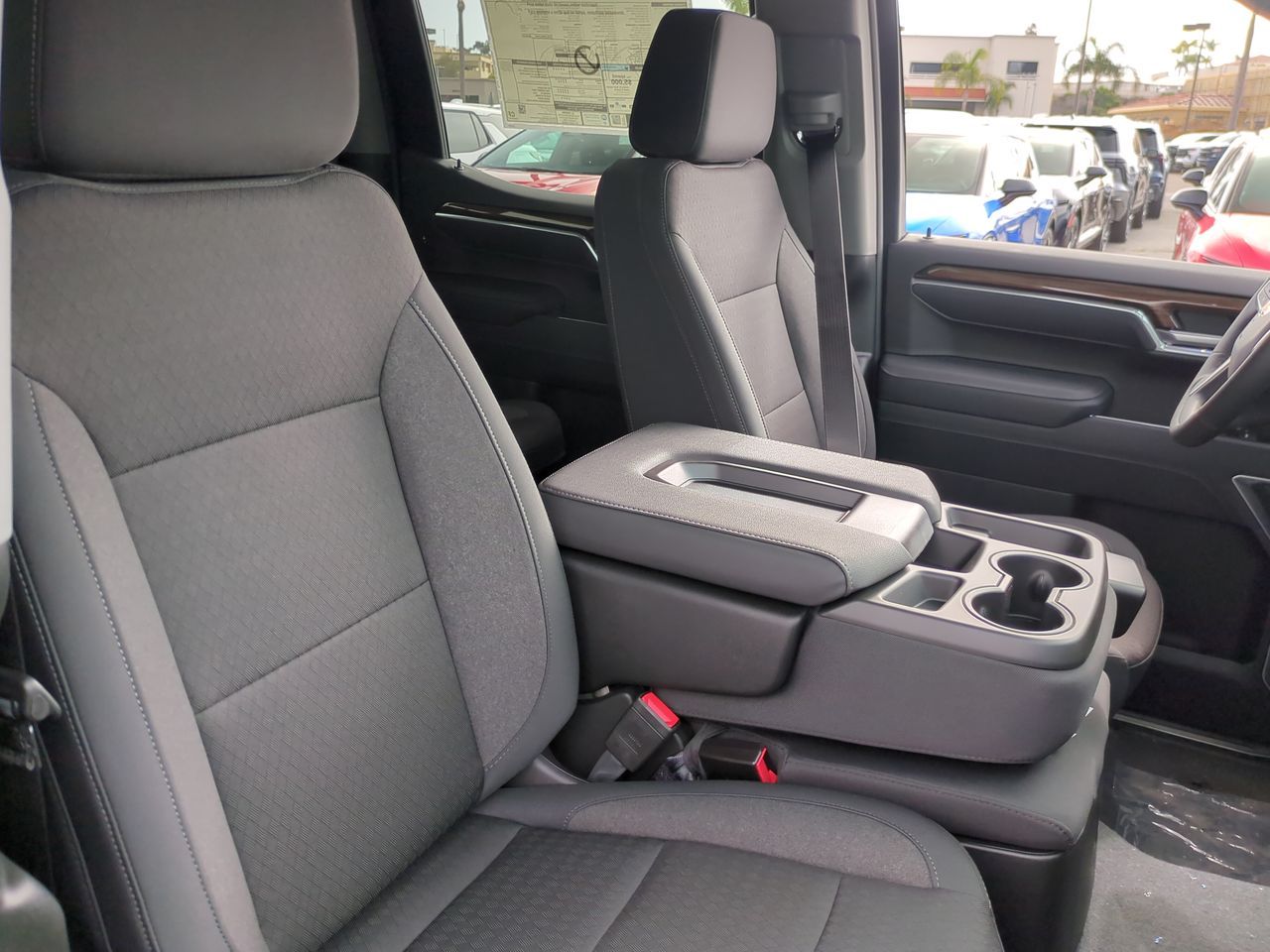 2025 Chevrolet Silverado 1500 LT photo 27