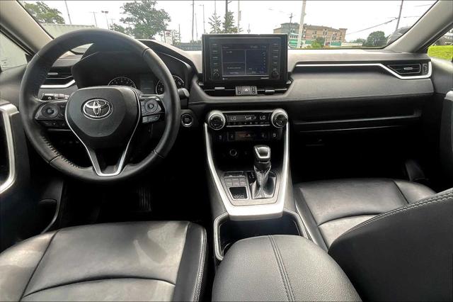 2022 Toyota RAV4 XLE Premium photo 13