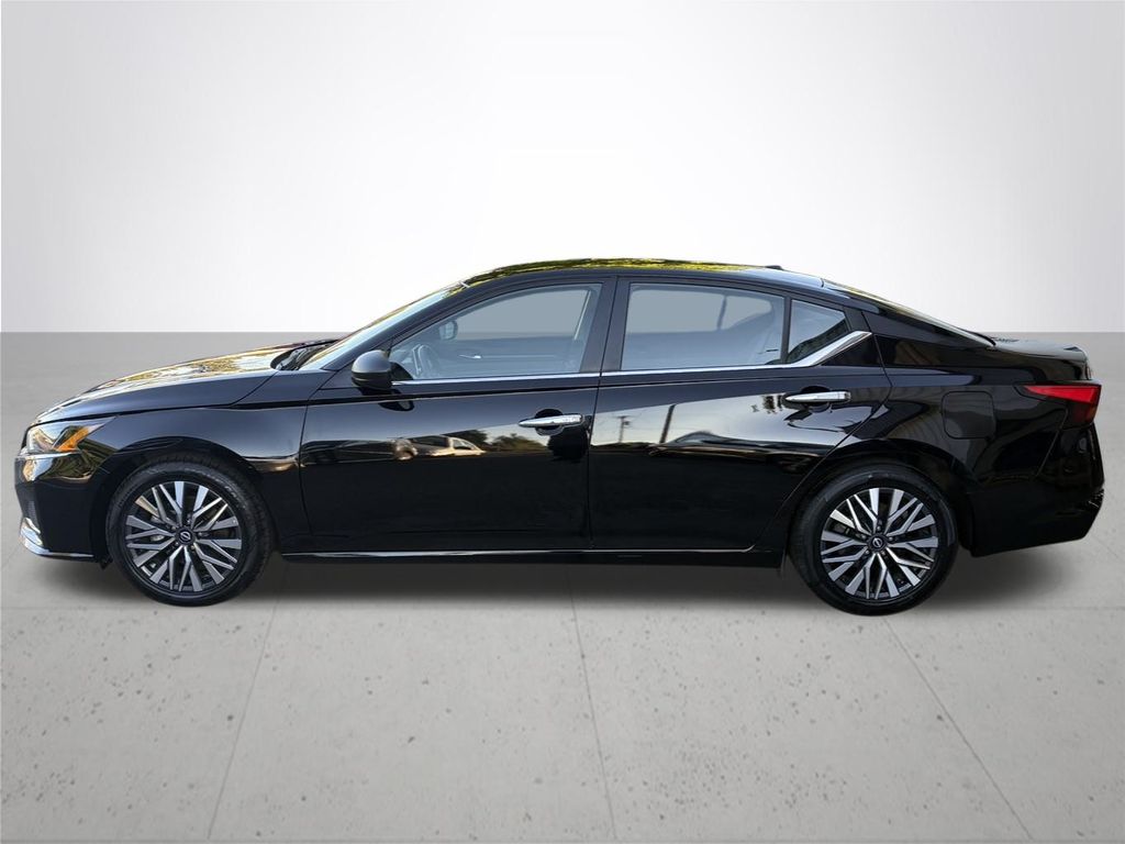 2024 Nissan Altima 2.5 SV photo 11