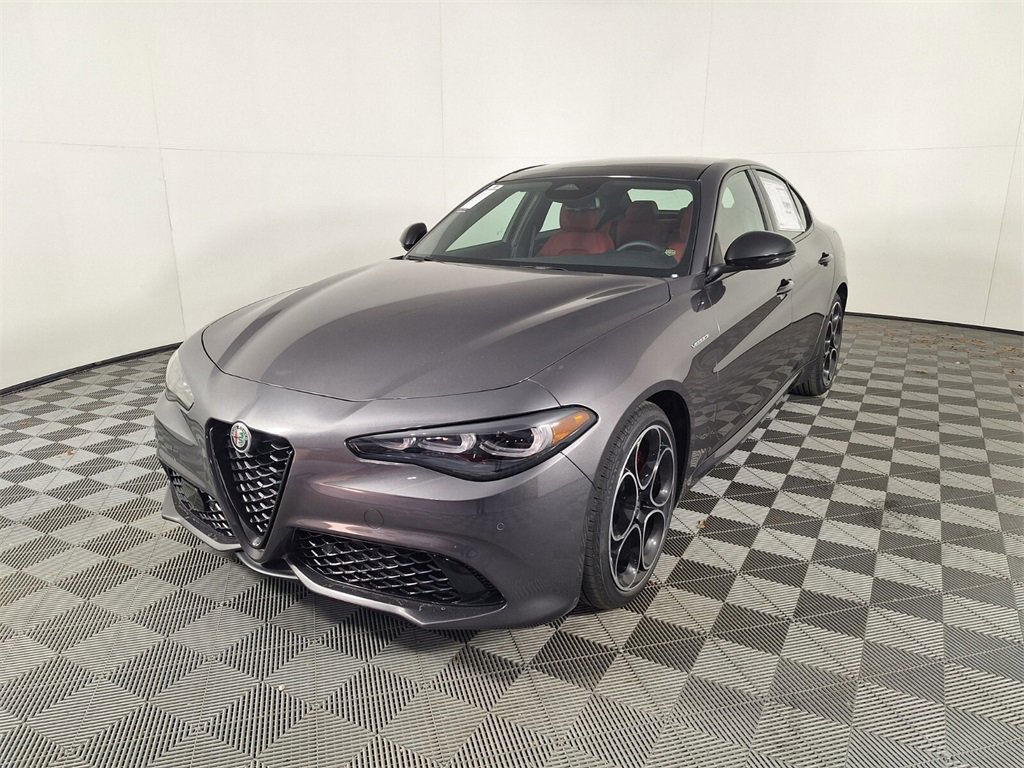 2025 Alfa Romeo Giulia Base photo 5