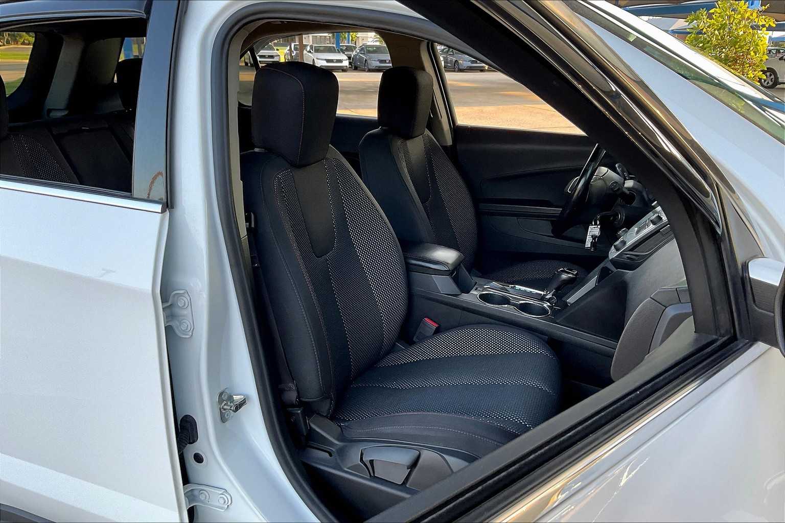 2017 Chevrolet Equinox LT photo 8