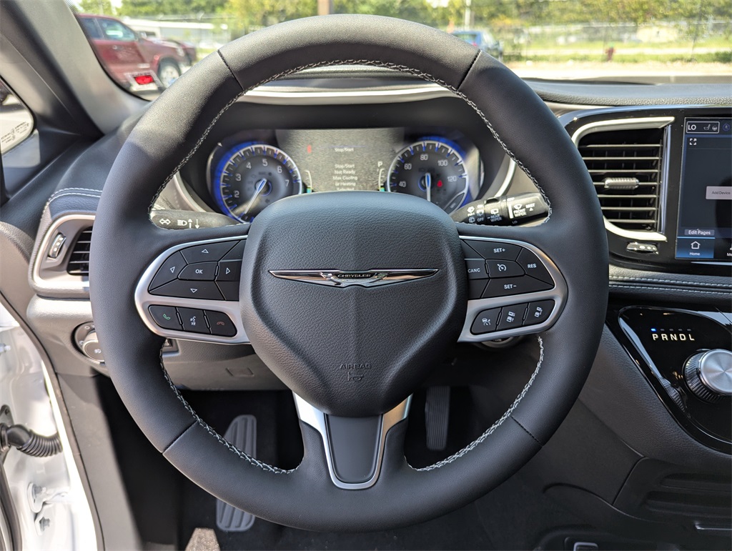2026 Chrysler Pacifica photo 23