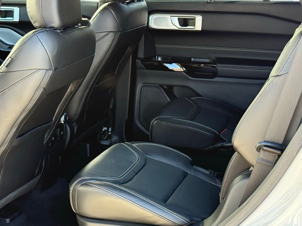 2022 Ford Explorer ST photo 9
