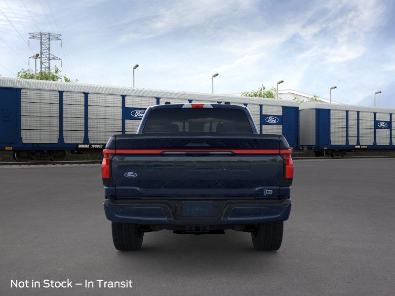 2025 Ford F-150 Lightning Lariat photo 5
