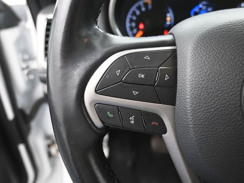 2020 Jeep Grand Cherokee Altitude photo 3