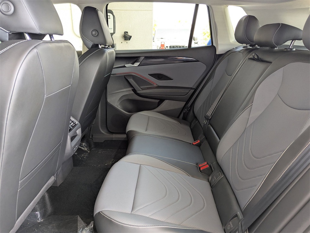 2025 Volkswagen Tiguan SE photo 15