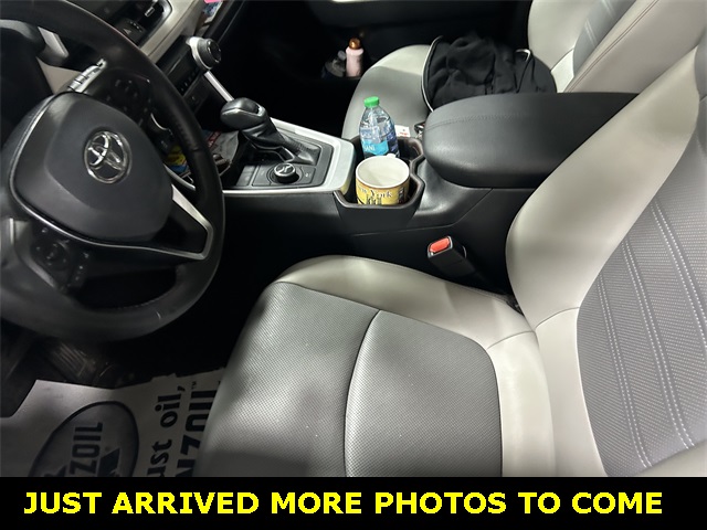 2019 Toyota RAV4 Hybrid Limited photo 3