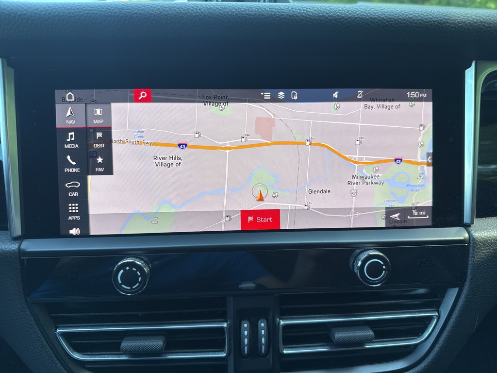 2023 Porsche Macan Base photo 17