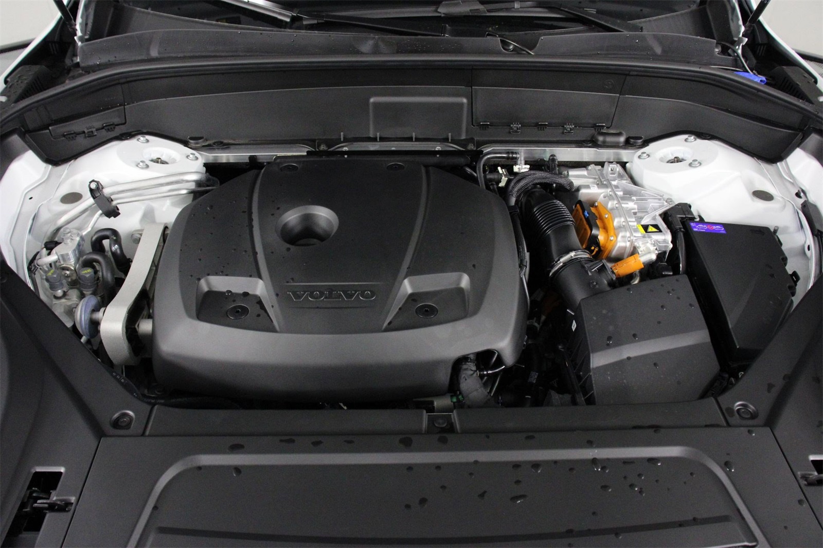 2026 Volvo XC90 T8 Plus photo 7