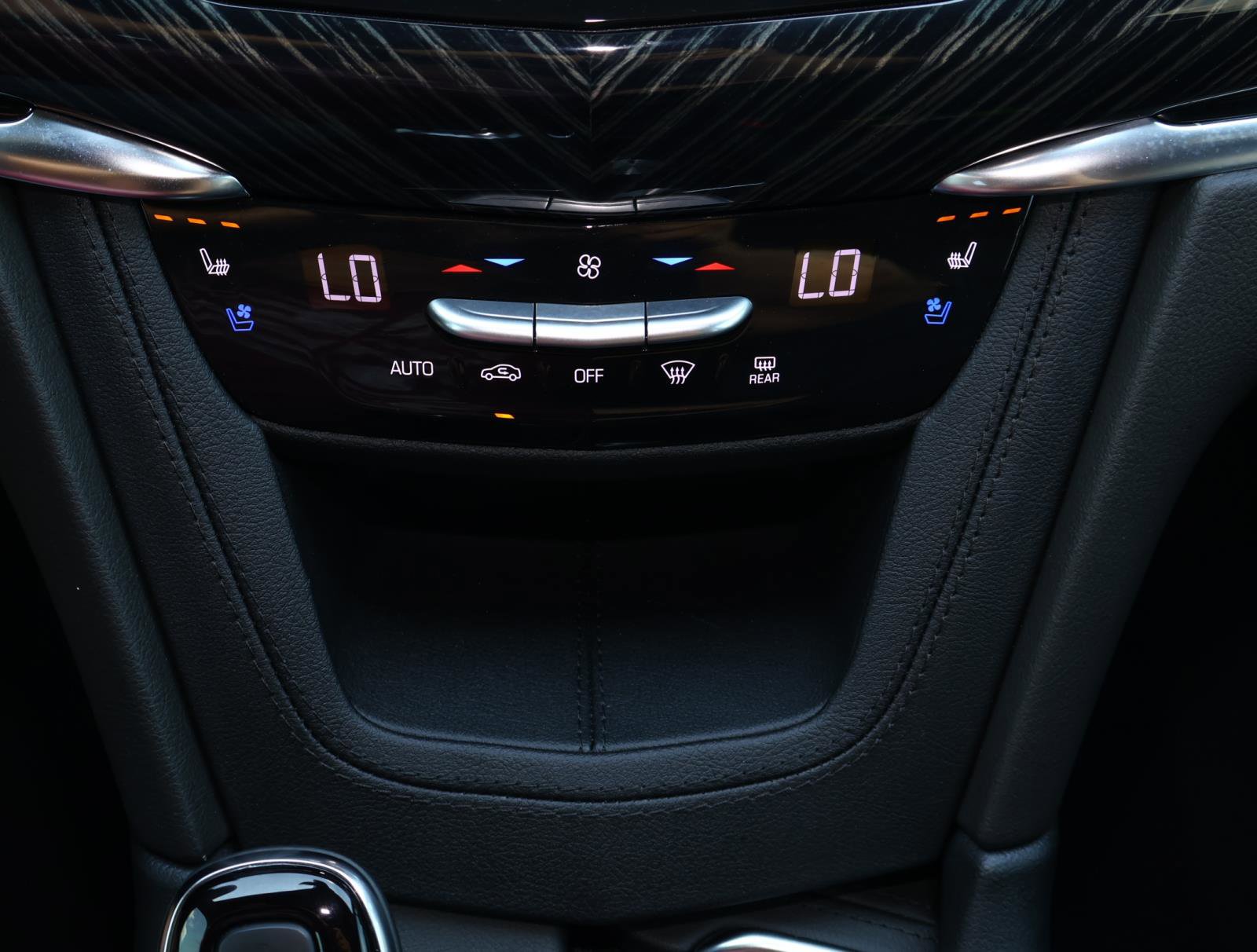2025 Cadillac XT6 Premium Luxury photo 32