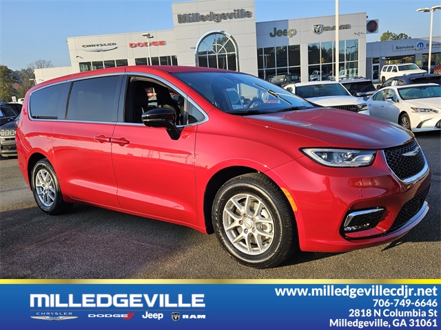 2026 Chrysler Pacifica Select's photo