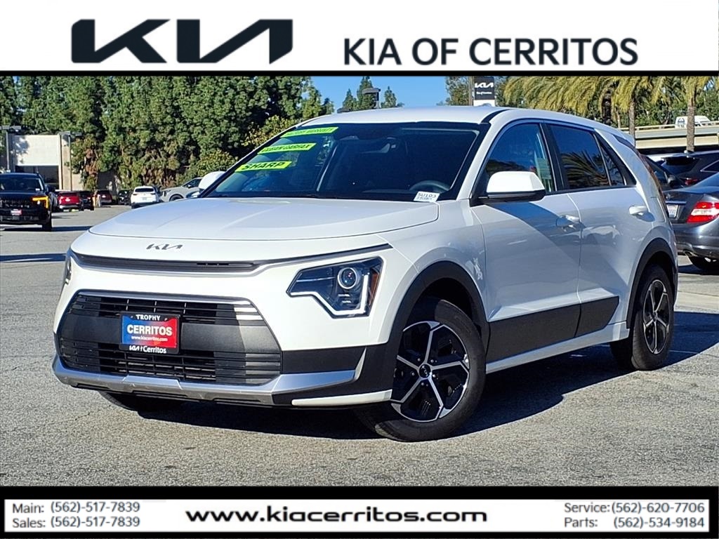 2025 Kia Niro LX's photo