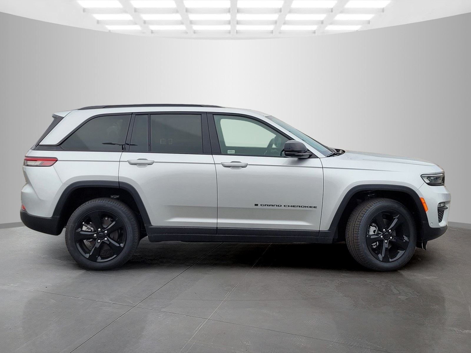 2025 Jeep Grand Cherokee Limited photo 2