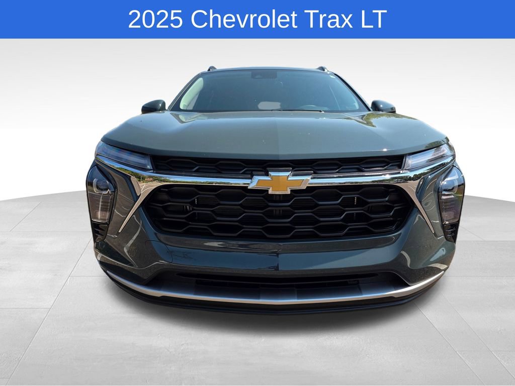 2025 Chevrolet Trax LT photo 5