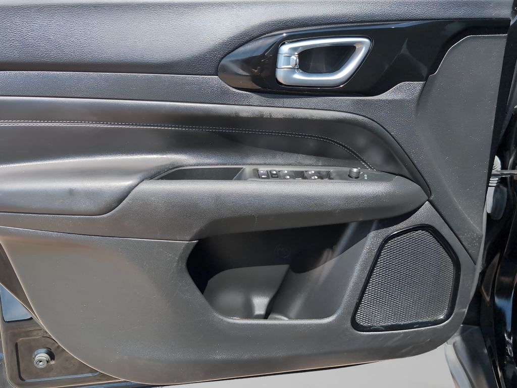 2023 Jeep Compass Altitude photo 8