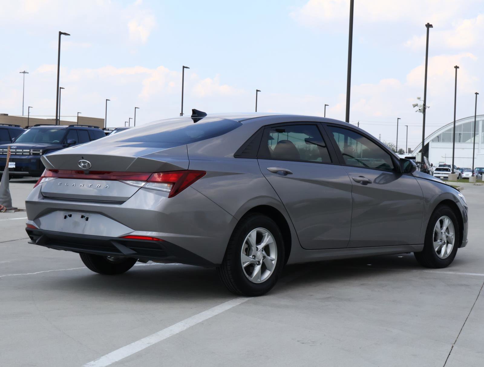 2023 Hyundai Elantra SE photo 4