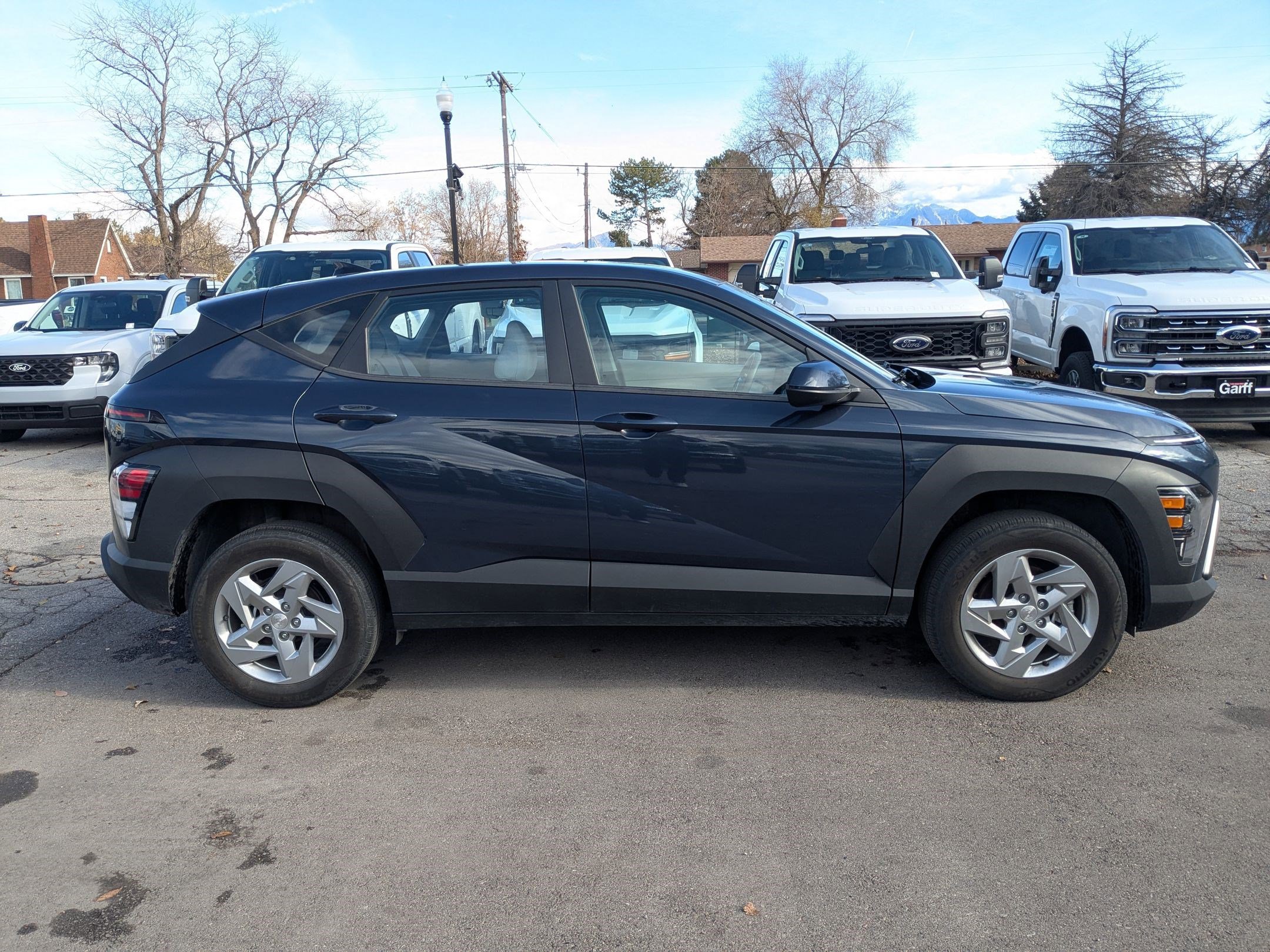 2024 Hyundai Kona SE photo 2