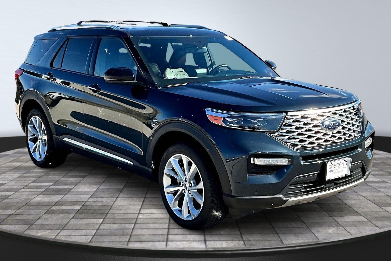 2022 Ford Explorer Platinum's photo