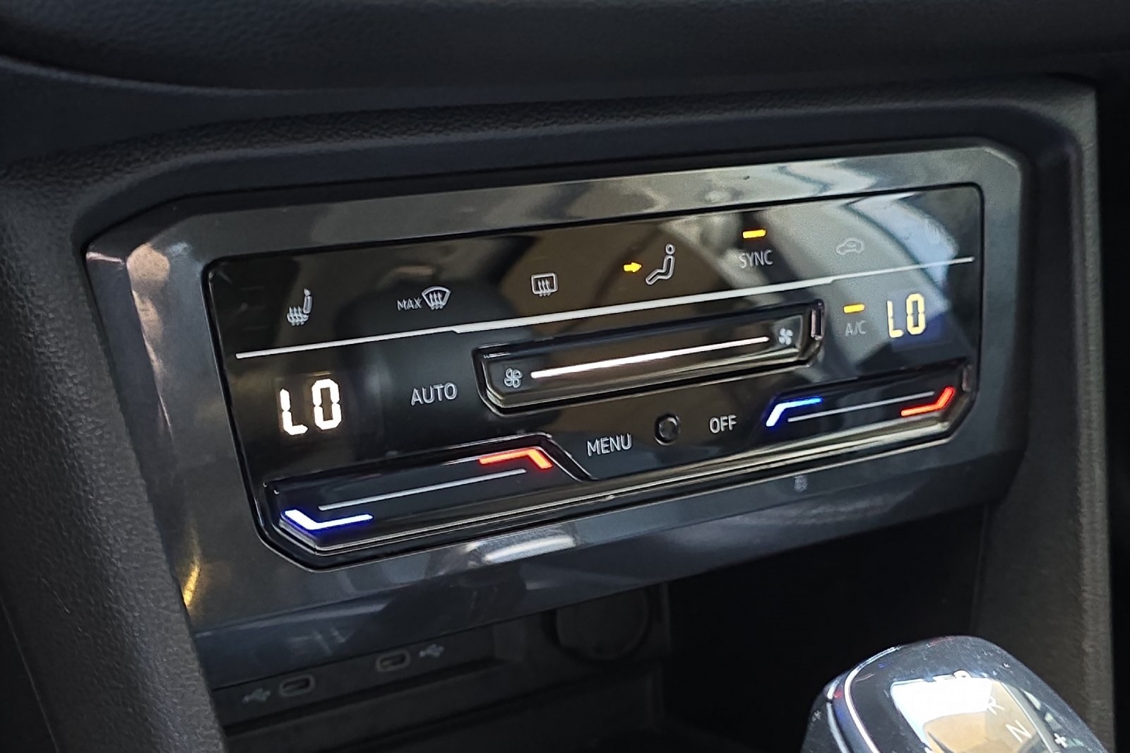 2022 Volkswagen Tiguan SE photo 18
