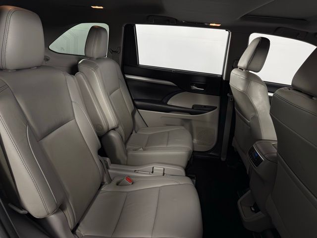 2017 Toyota Highlander XLE photo 12