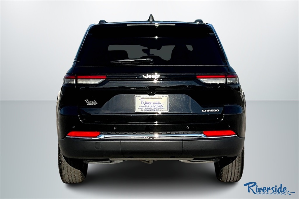 2025 Jeep Grand Cherokee Laredo photo 4