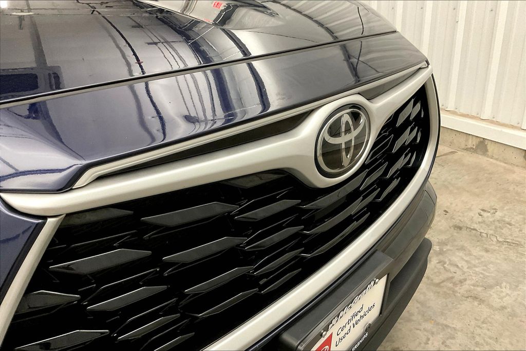 2022 Toyota Highlander XLE photo 29
