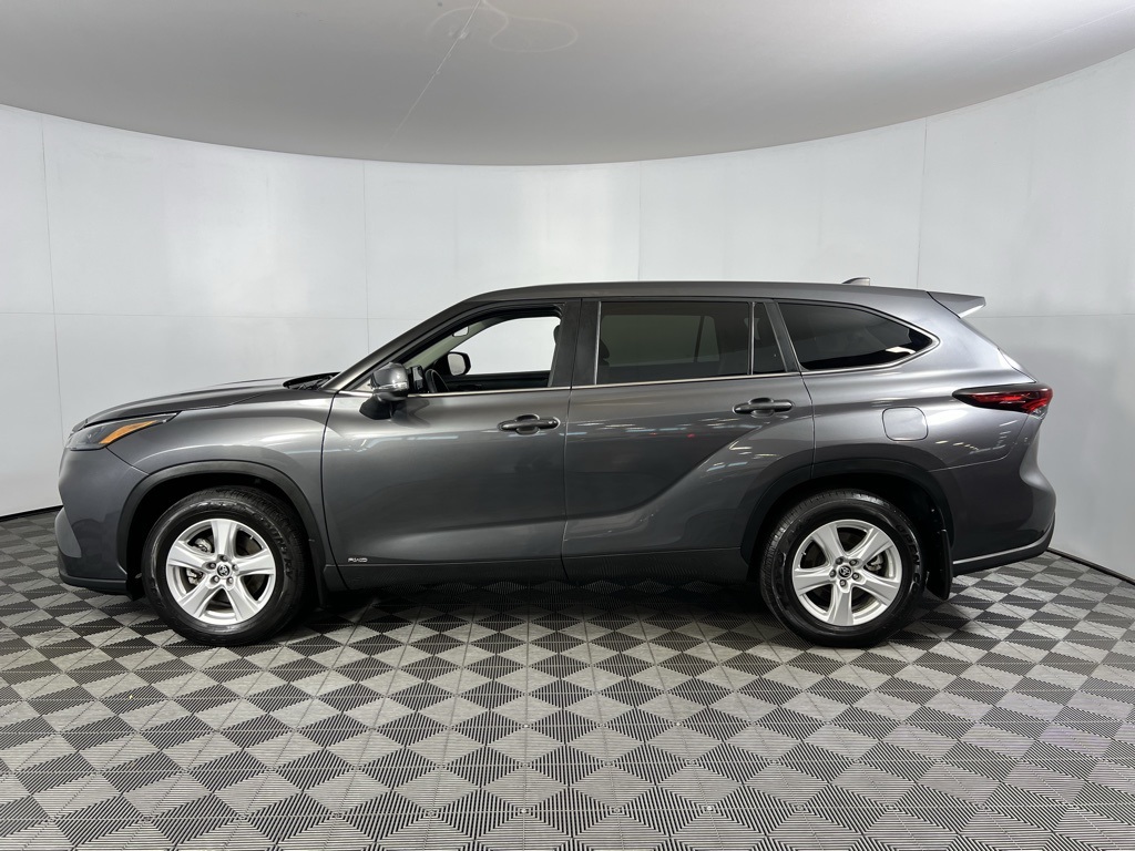 2024 Toyota Highlander Hybrid LE photo 4