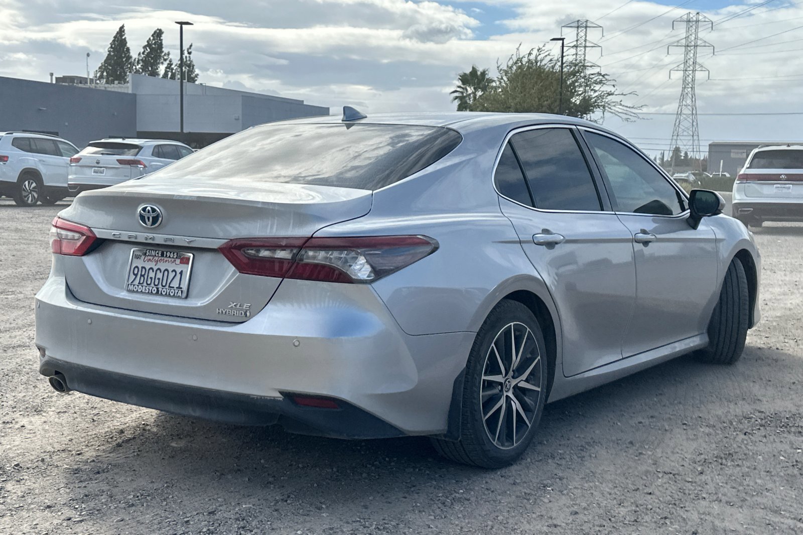 2022 Toyota Camry Hybrid XLE photo 3
