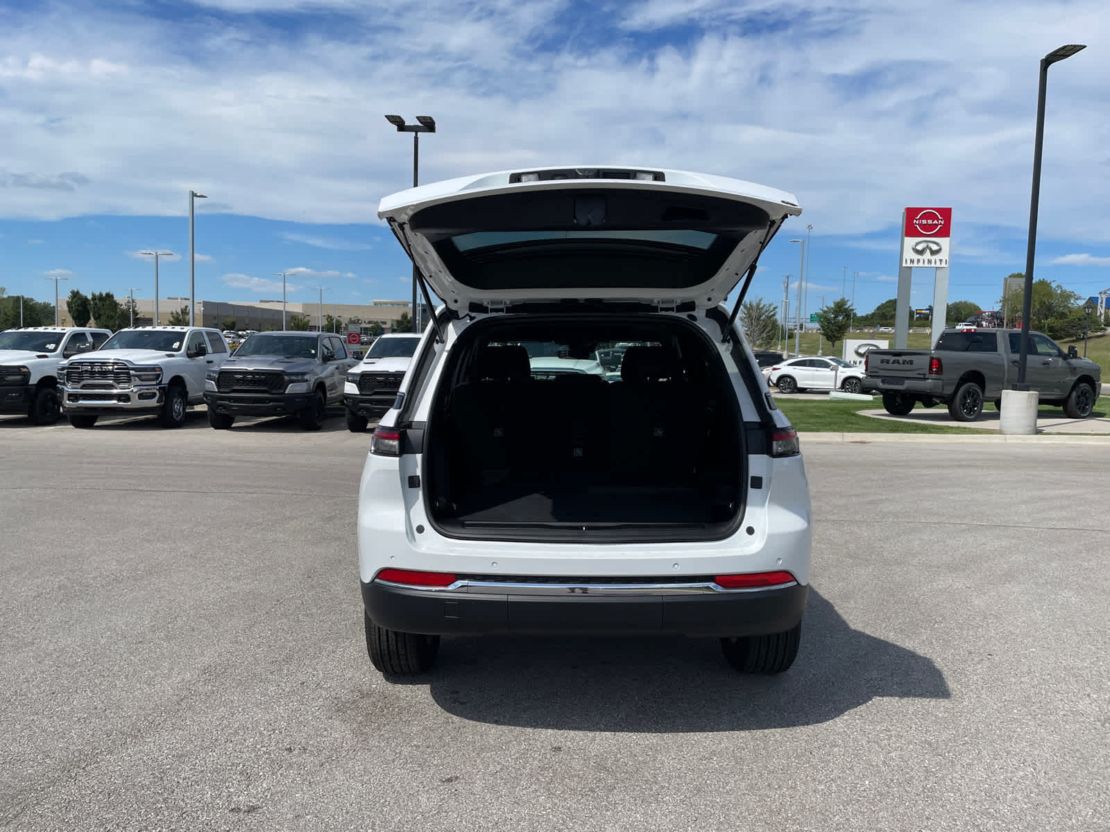 2025 Jeep Grand Cherokee Laredo X photo 9