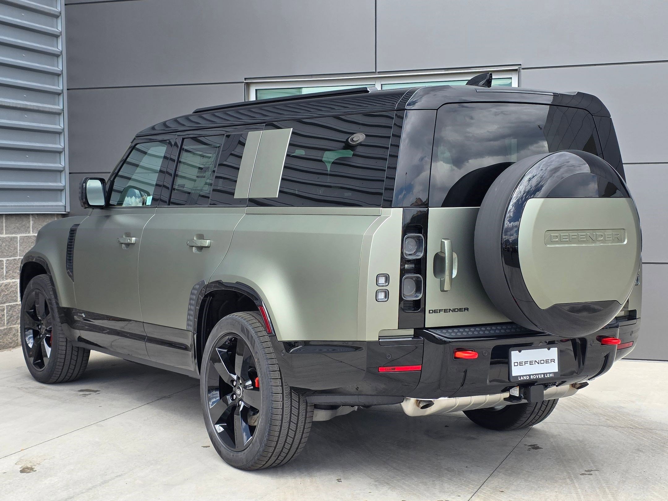 2025 Land Rover Defender 130 X photo 7