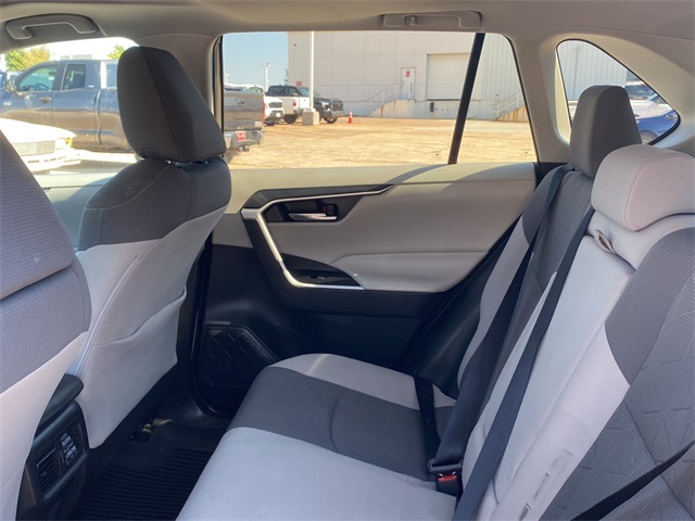 2021 Toyota RAV4 XLE photo 14