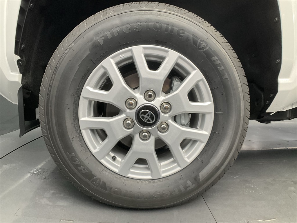 2025 Toyota Tacoma SR5 photo 22