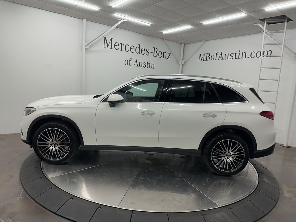 2026 Mercedes Benz GLC 300 photo 3