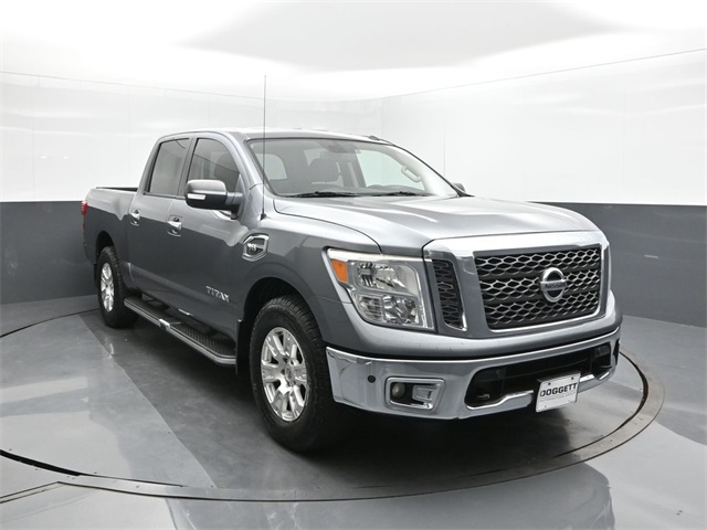 2017 Nissan Titan SV photo 22