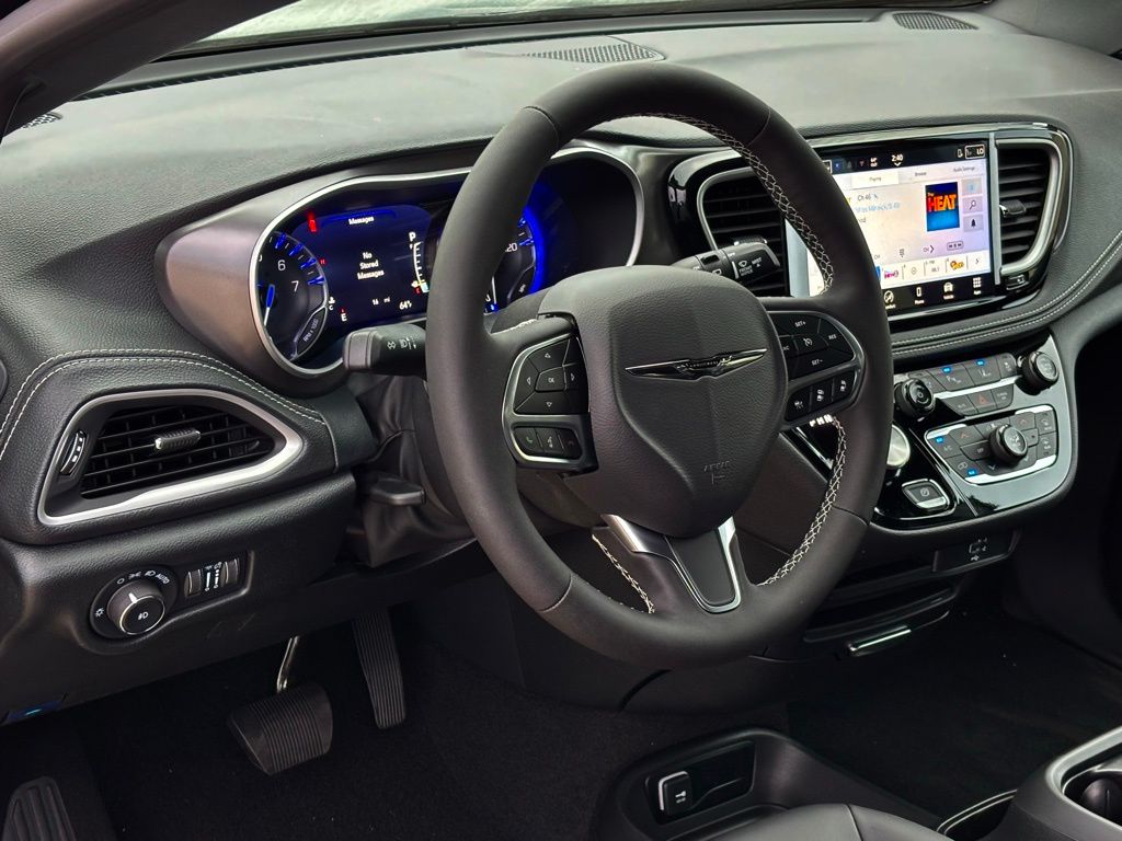 2026 Chrysler Pacifica photo 8