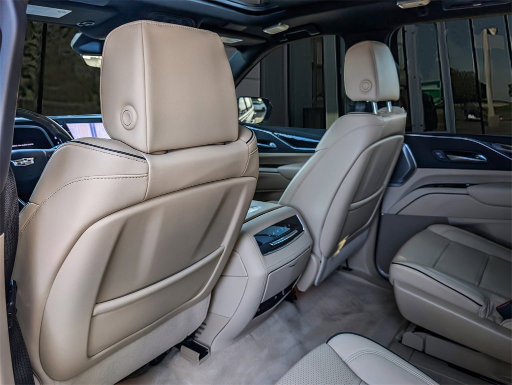 2023 Cadillac Escalade Premium Luxury photo 16
