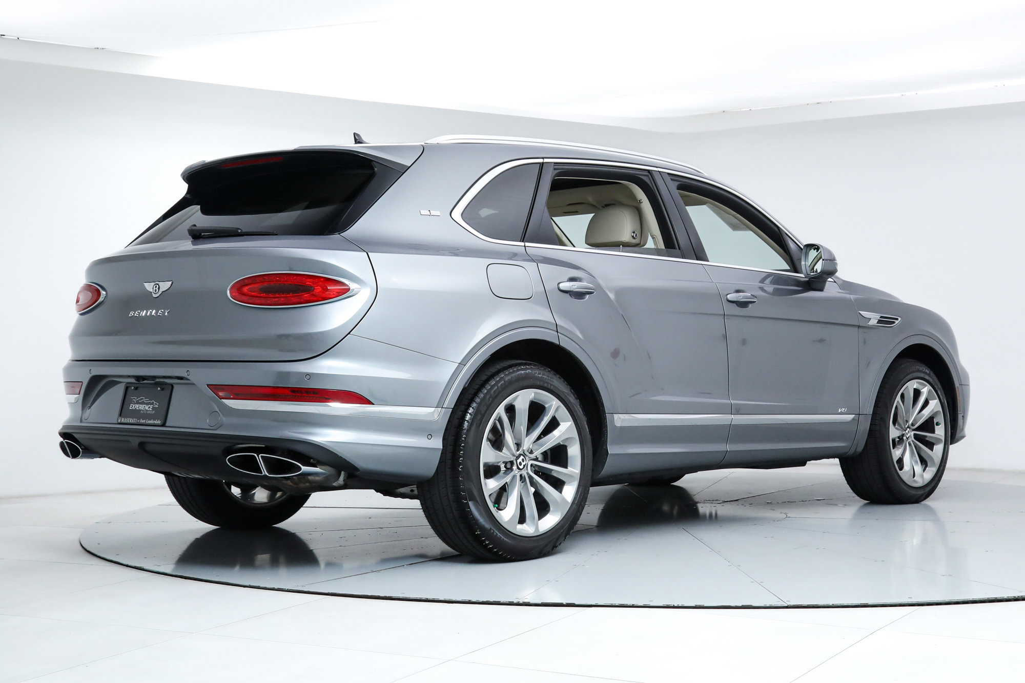 2022 Bentley Bentayga V8 First Edition photo 5