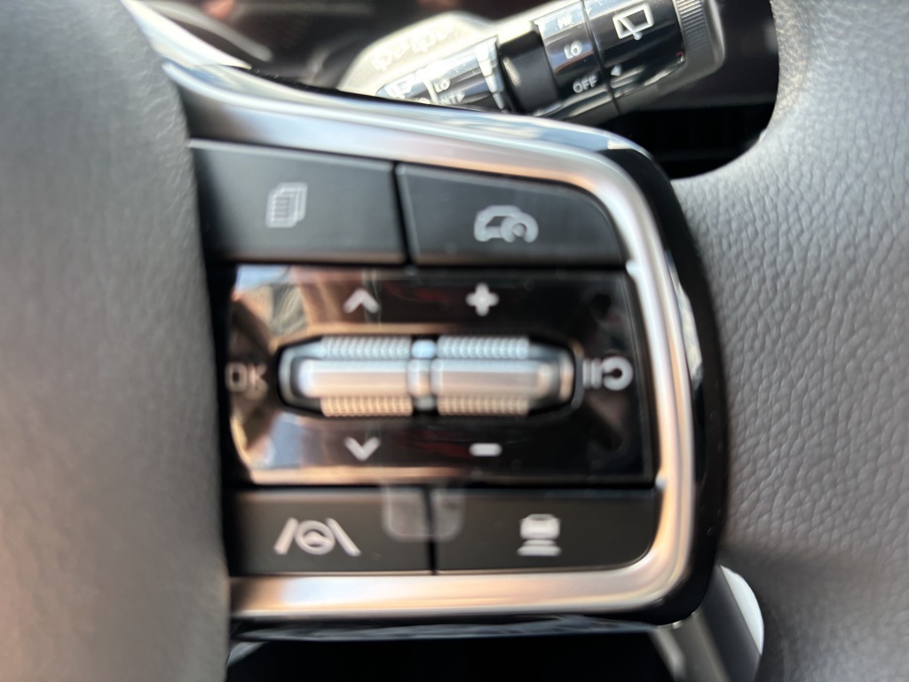 2026 Kia Carnival LX photo 8