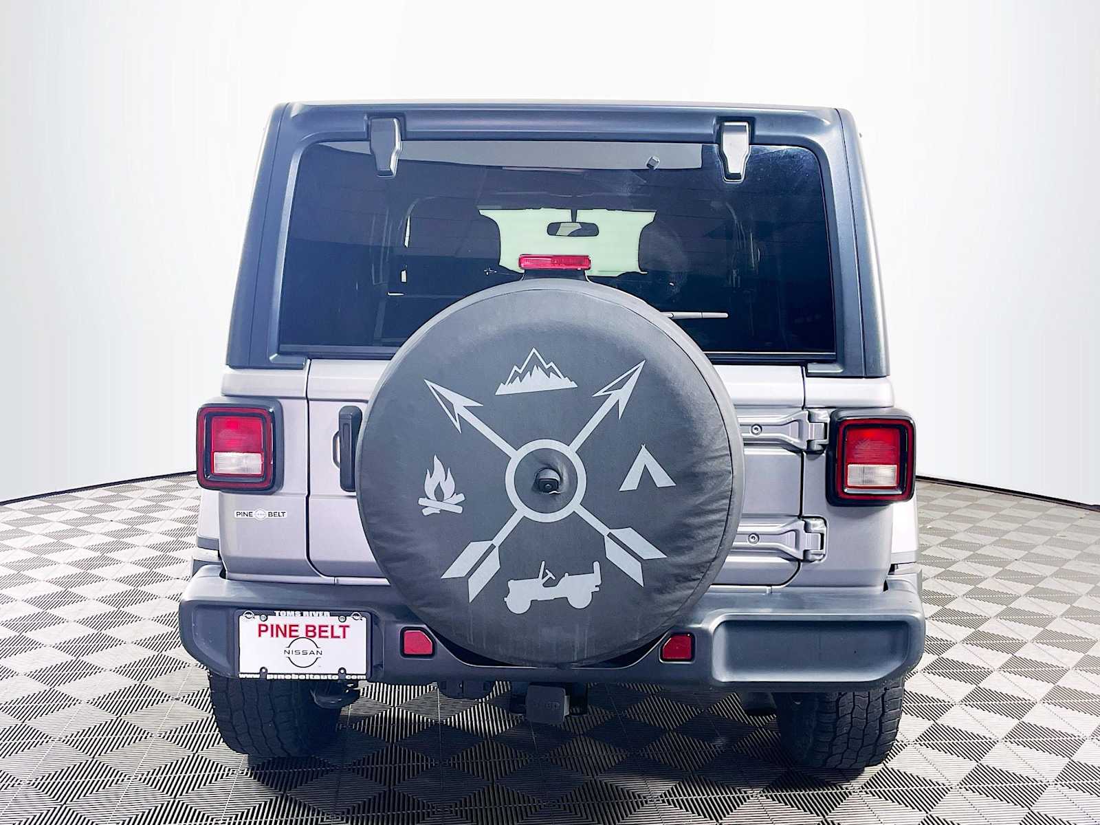 2021 Jeep Wrangler Unlimited Sahara photo 5