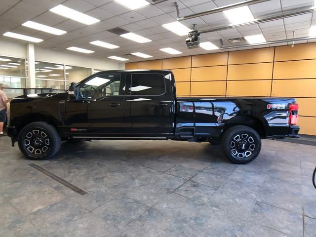 2025 Ford F-350 Platinum photo 4