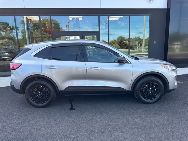 2022 Ford Escape SE photo 2